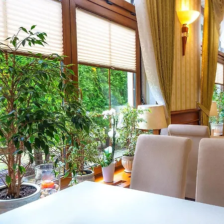 Bed & Breakfast Dworek Morski & Wellness 4*