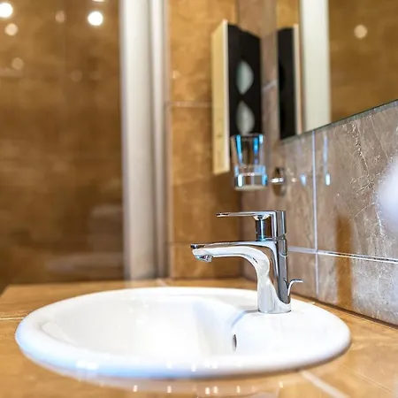 Bed & Breakfast Dworek Morski & Wellness 4*