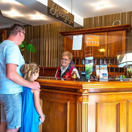 Frühstückspension Dworek Morski & Wellness 4*