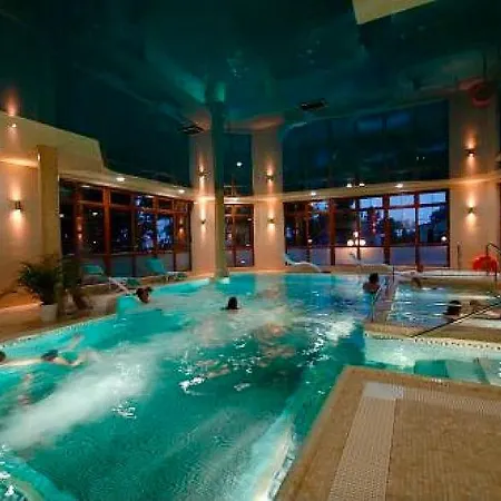 Bed & Breakfast Dworek Morski & Wellness 4*