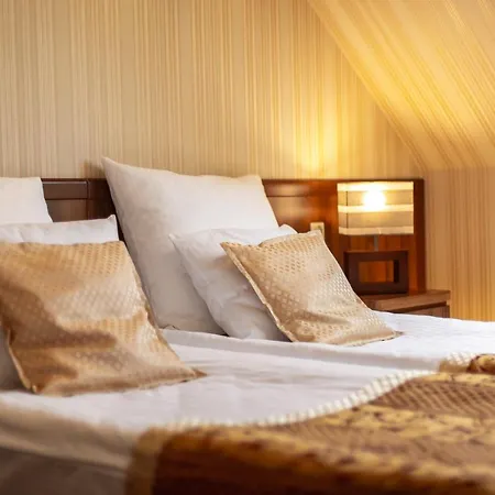 Dworek Morski & Wellness Bed & Breakfast 4*