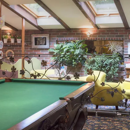 Bed & Breakfast Dworek Morski & Wellness 4*