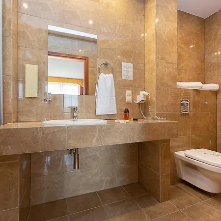 Nocleg ze śniadaniem Dworek Morski Spa&wellness 4*