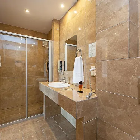 Dworek Morski & Wellness Bed & Breakfast 4*