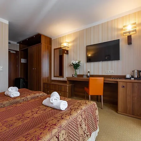 Bed & Breakfast Dworek Morski & Wellness 4*